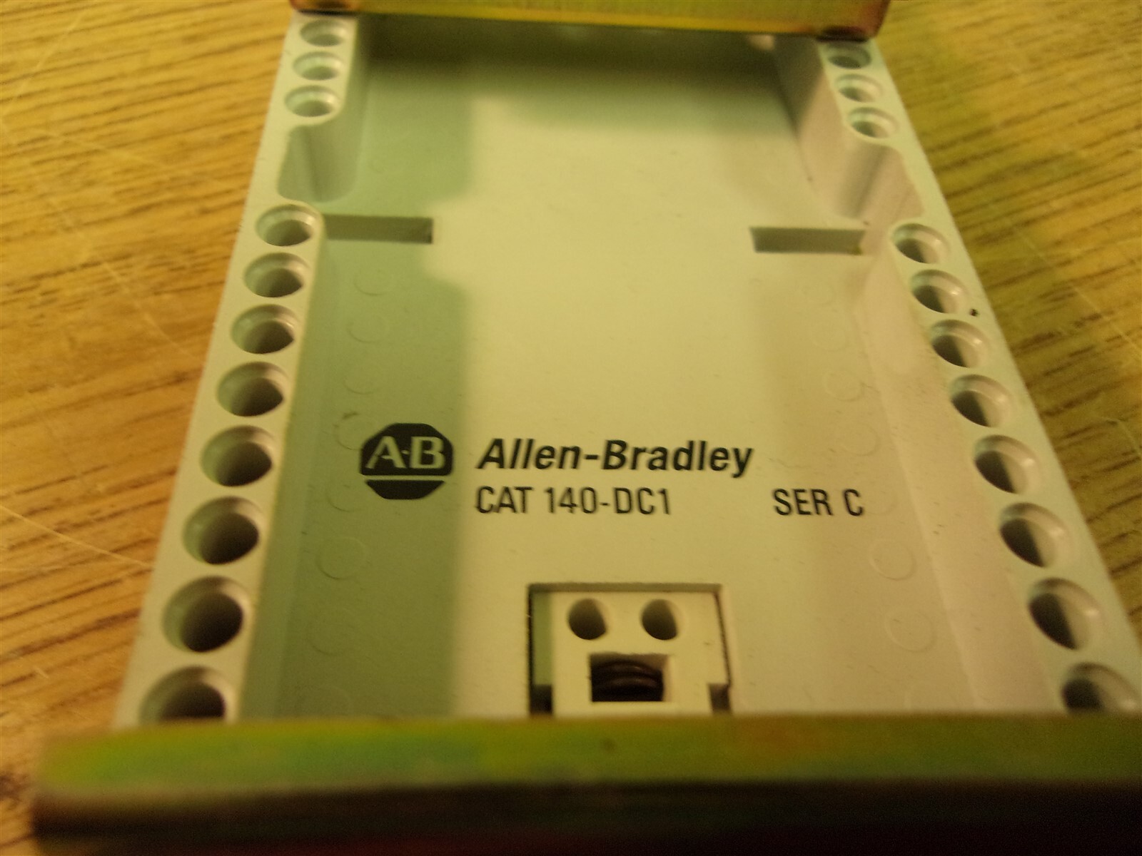 NEW Allen Bradley 140-DC1 Series C Plate Adapter *FREE SHIPPING*
