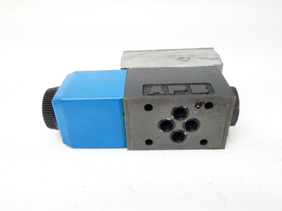 VICKERS DG4V-3-31B-M-FW-B6-60-EN21 02-305431 110/120V 5000PSI UNMP