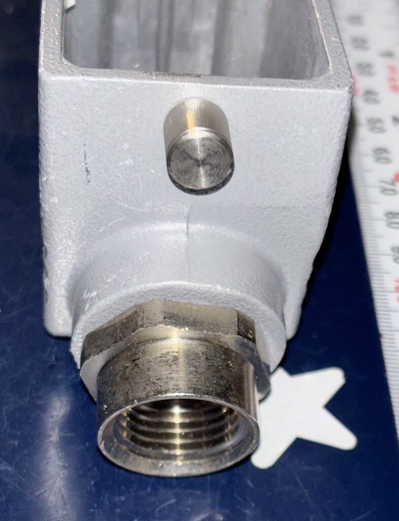 T&B Thomas & Betts 57696 SH610 Housing Assembly Connector W/O Hubble Connector