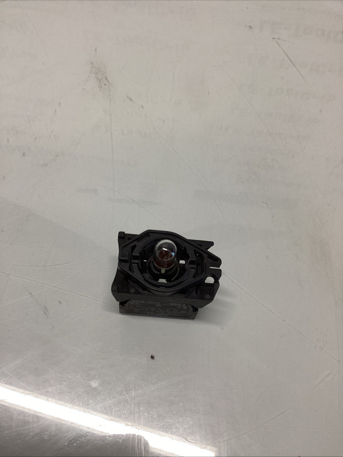 Allen Bradley Light Switch 800E-3D0 800E-3X10 SER. A L-541