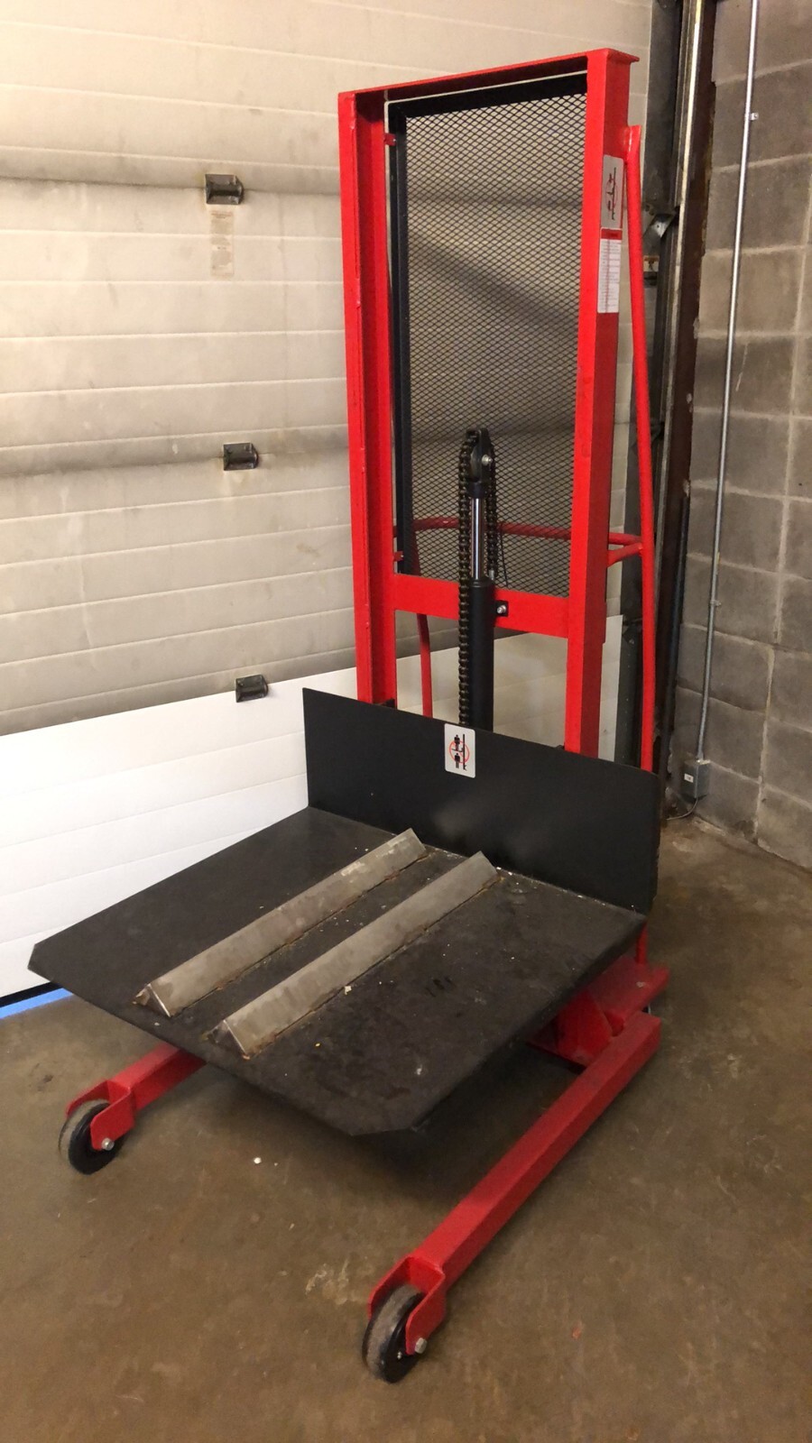 DAYTON 2MPT5 Manual Platform Lift Truck