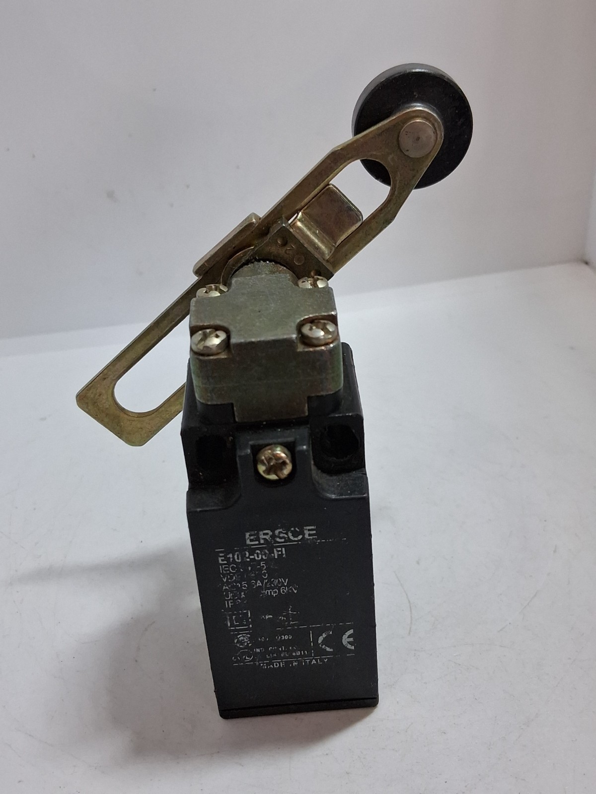ERSCE E102-00-FI LIMIT SWITCH ADJUSTABLE ROLLER LEVER 6A 250V