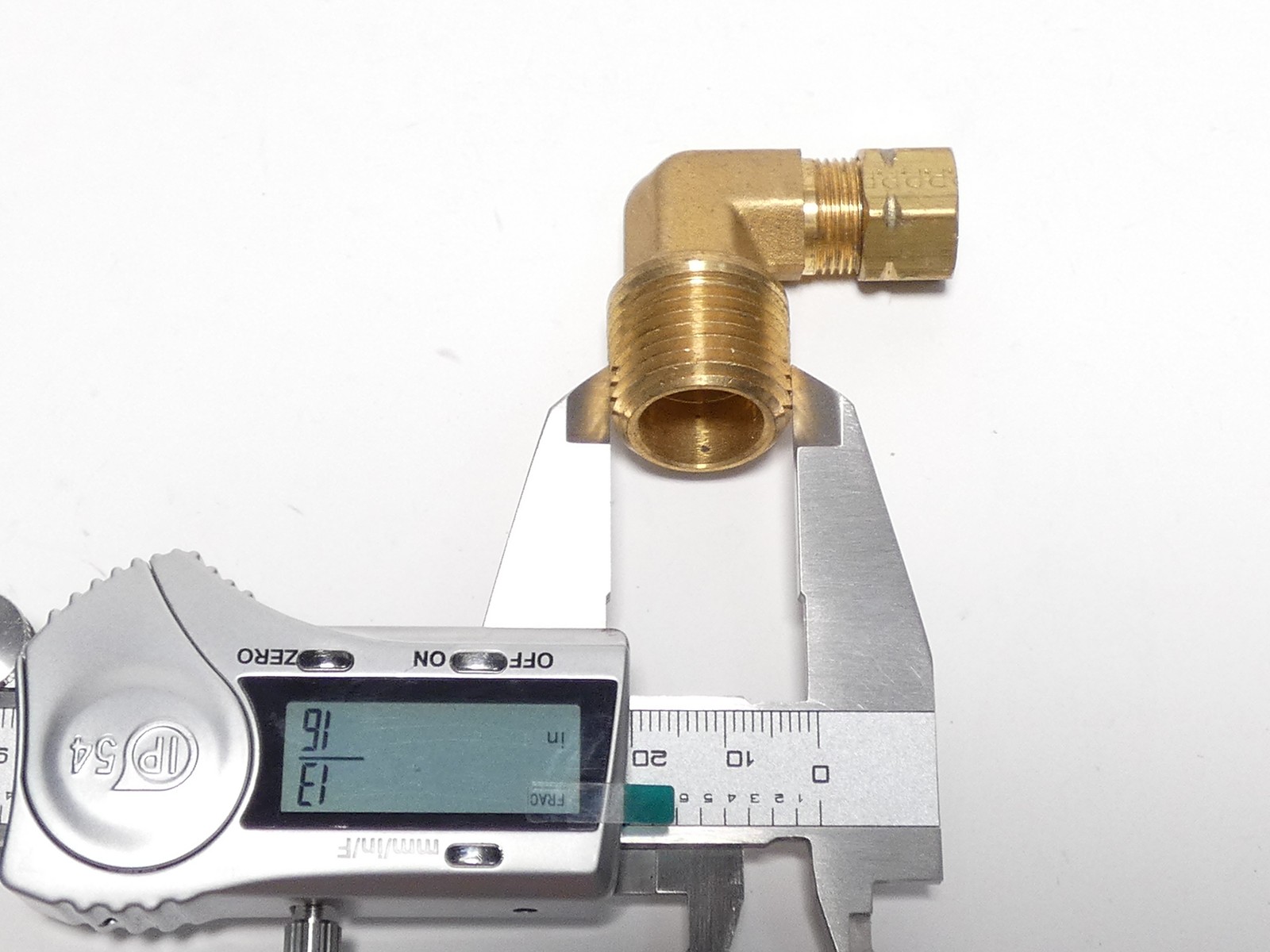 *Lot of 34* Parker Compression Brass Fitting 3/8″ Tube 90° Male Elbow