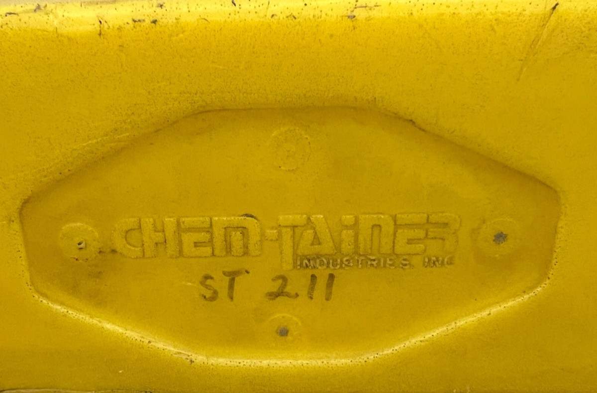 GHEN TAINER POLYETHYLENE 2 STEP STOOL OAD LENGTH 19″ WIDTH 23-3/4″ HEIGHT 21″