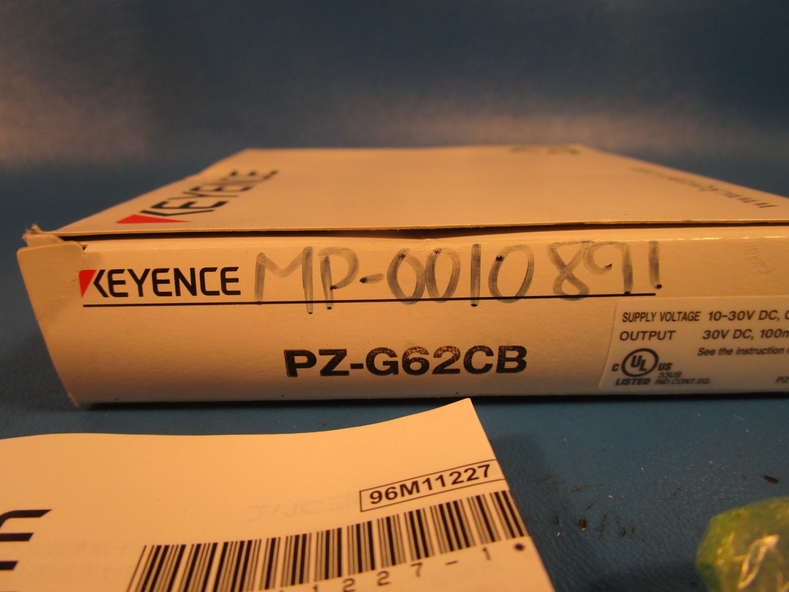 Keyence PZ-G62CB, PHOTOELECTRIC SENSOR, 0.1-1 METER RANGE, 10-30 VDC
