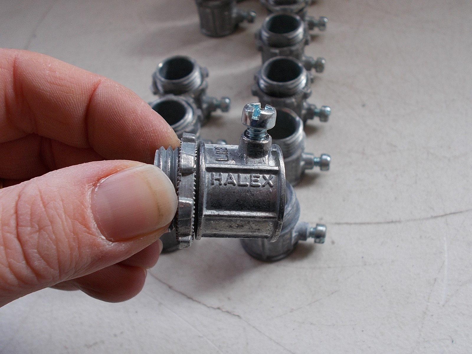 Halex L12A Lot of 12 Set Screw EMT Couplings *FREE SHIPPING*