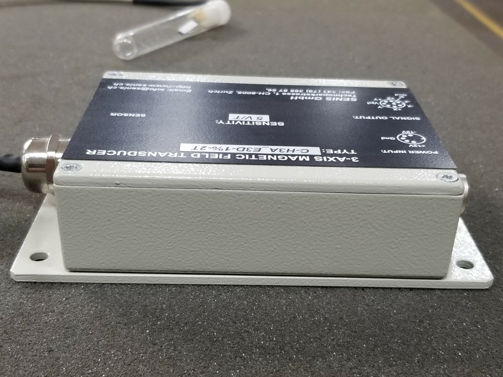 SENIS GmbH 3-Axis Magnetic Field Transducer Type: C-H3A_E3D-1%-2T