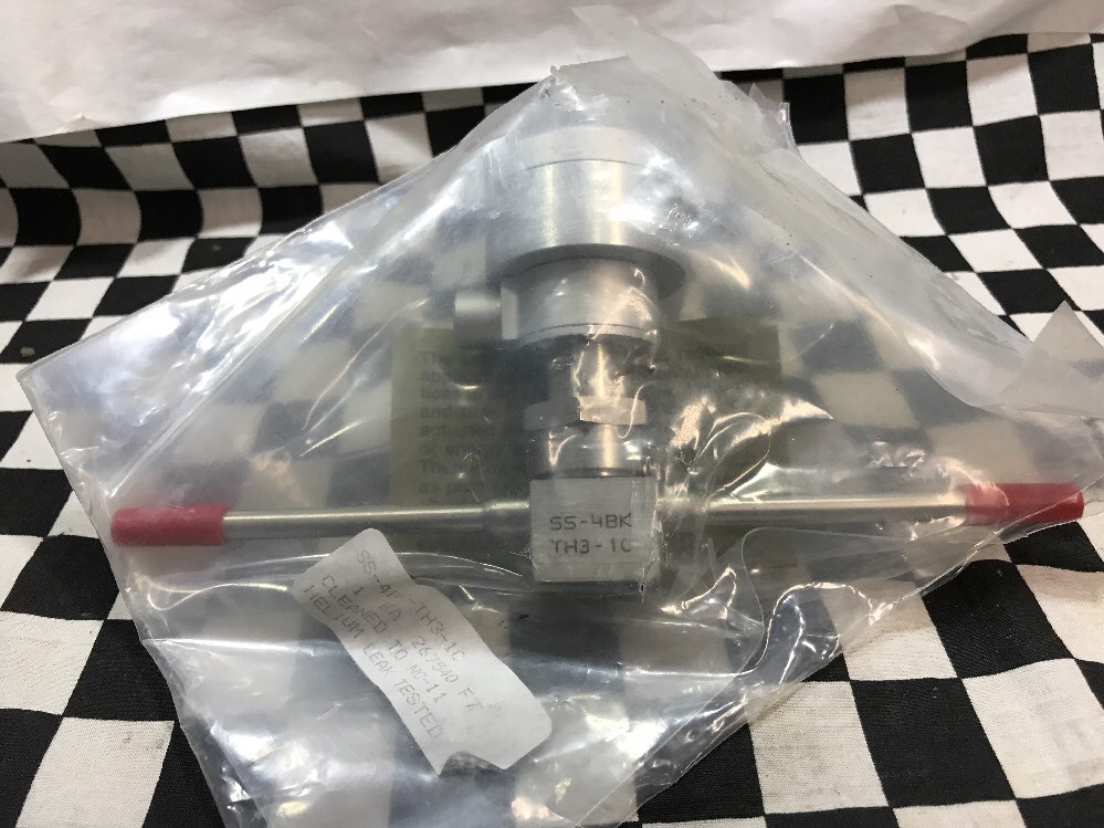 SWAGELOK Bellows Sealed Valve 1/4″ Tube, SS-4BK-TH3-1C, #130Z33 Box A