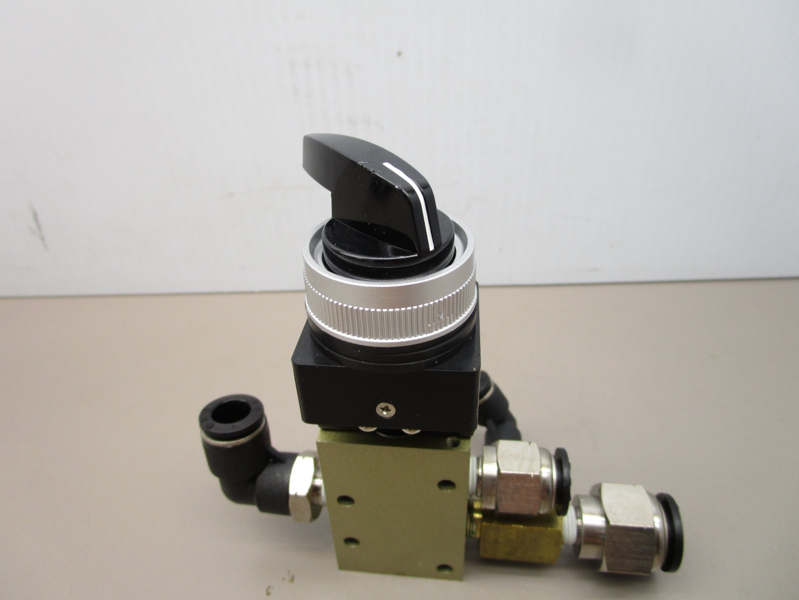 TPC UDM230-01S Switched Pneumatic Valve Assembly 1/8″ Ports with fittings