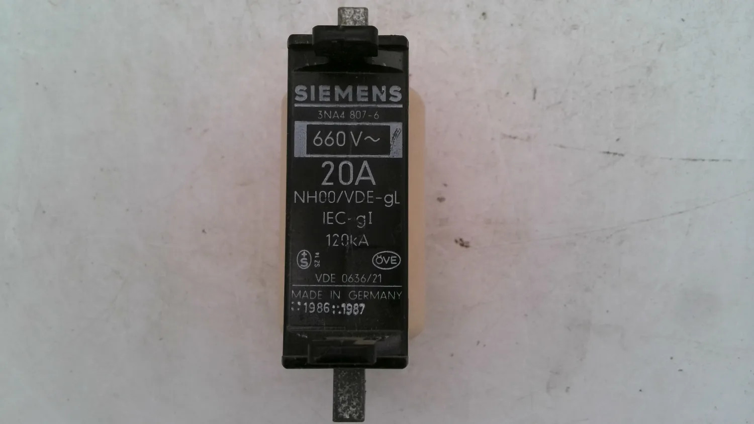SIEMENS 3NA4 807-6 NH00 FUSE 660V 20A GL INDUSTRIAL