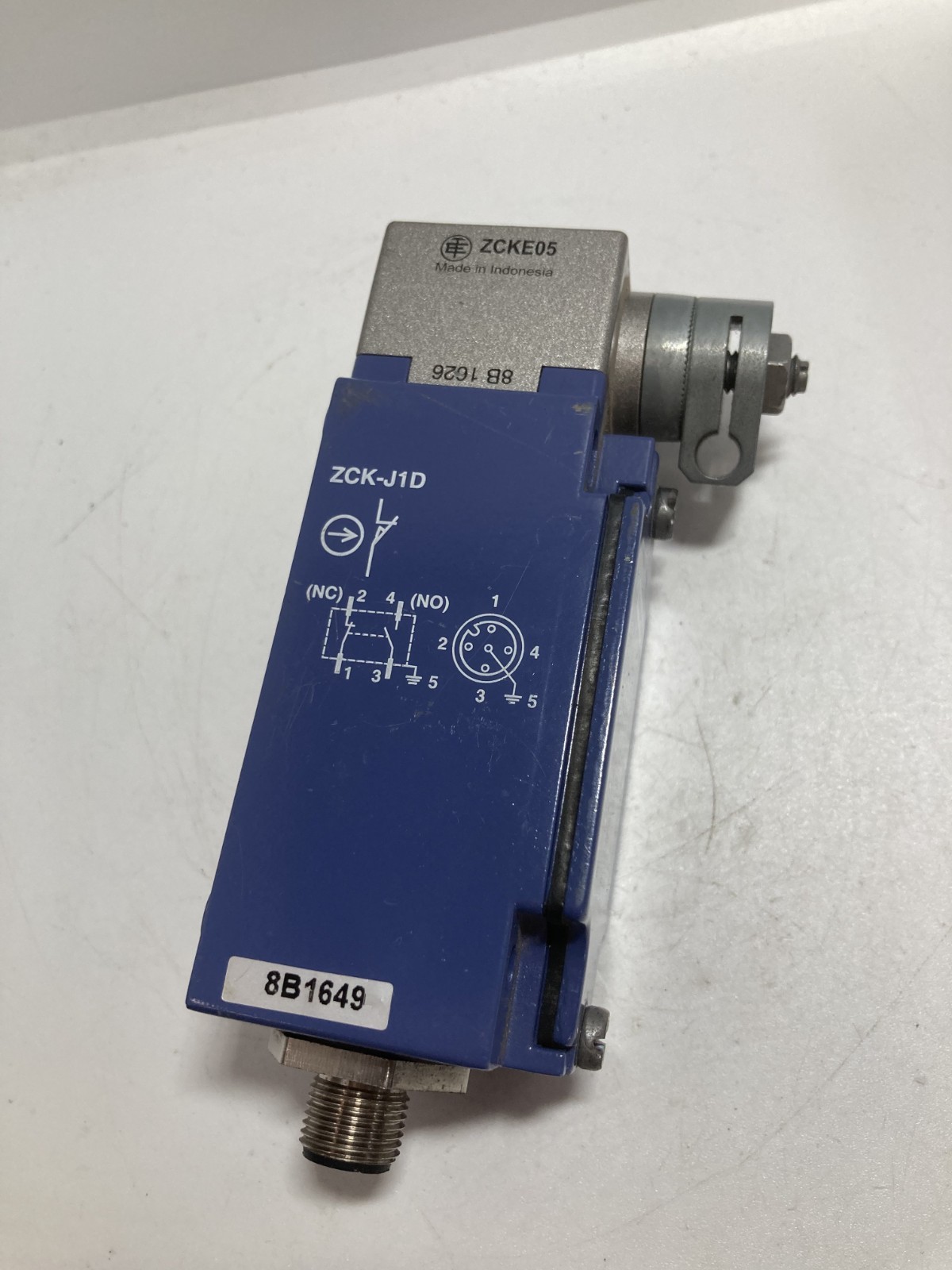 TELEMECANIQUE XCK-J10559 LIMIT SWITCH 30V MAX 4A MAX WO/ROD NNB