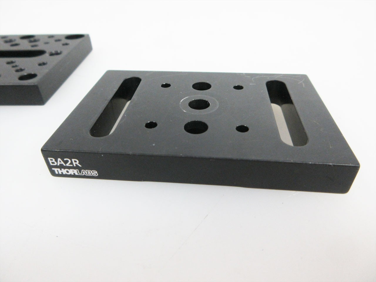 LOT THORLABS 2X UBP2 UNIVERSAL BASE PLATE 1X BA2R MAGNETIC MOUNTING BASE