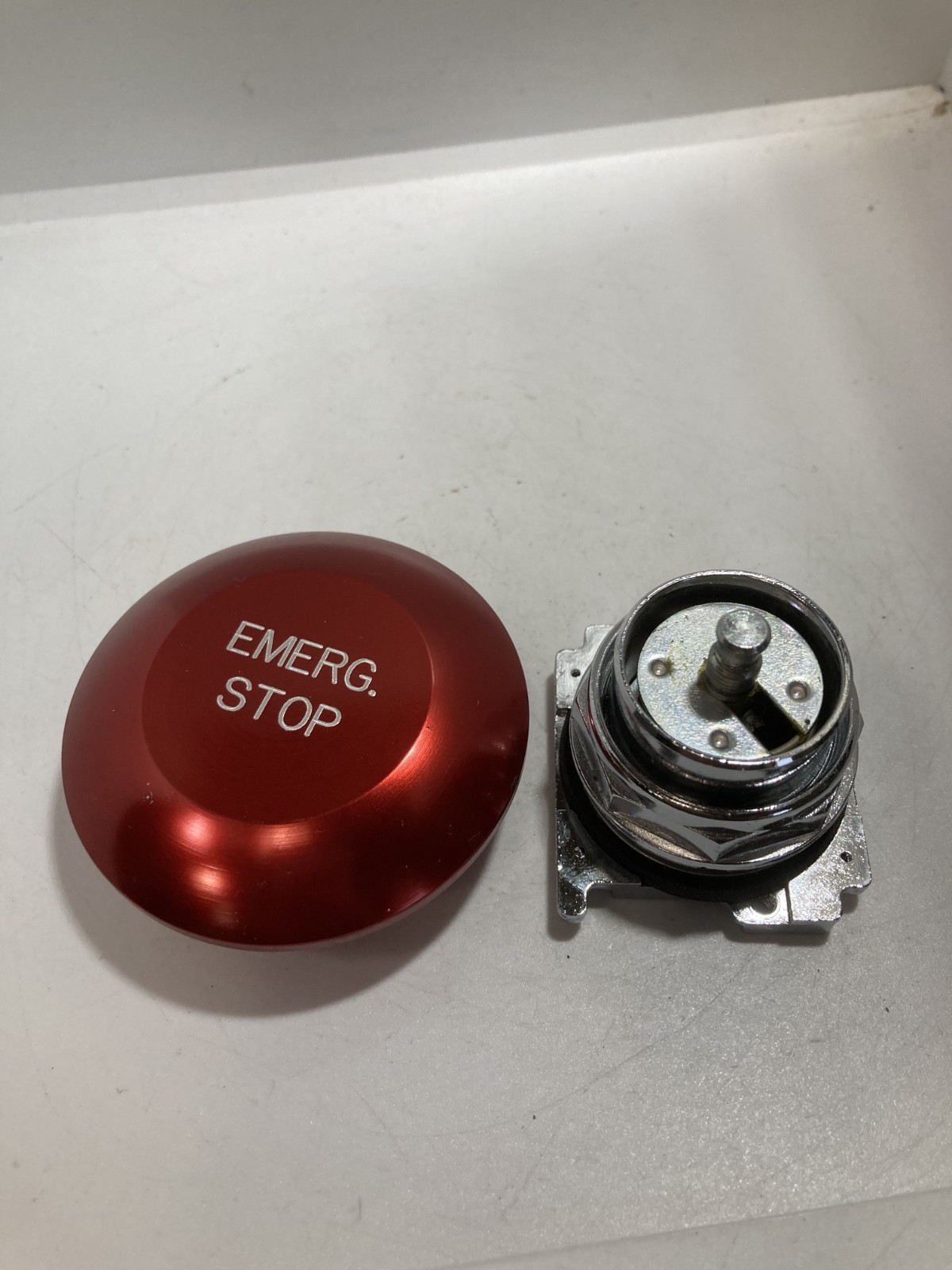 CUTLER HAMMER 10250T17213-53 PUSHBUTTON OPERATOR RED MUSHROOM E-STOP NNB