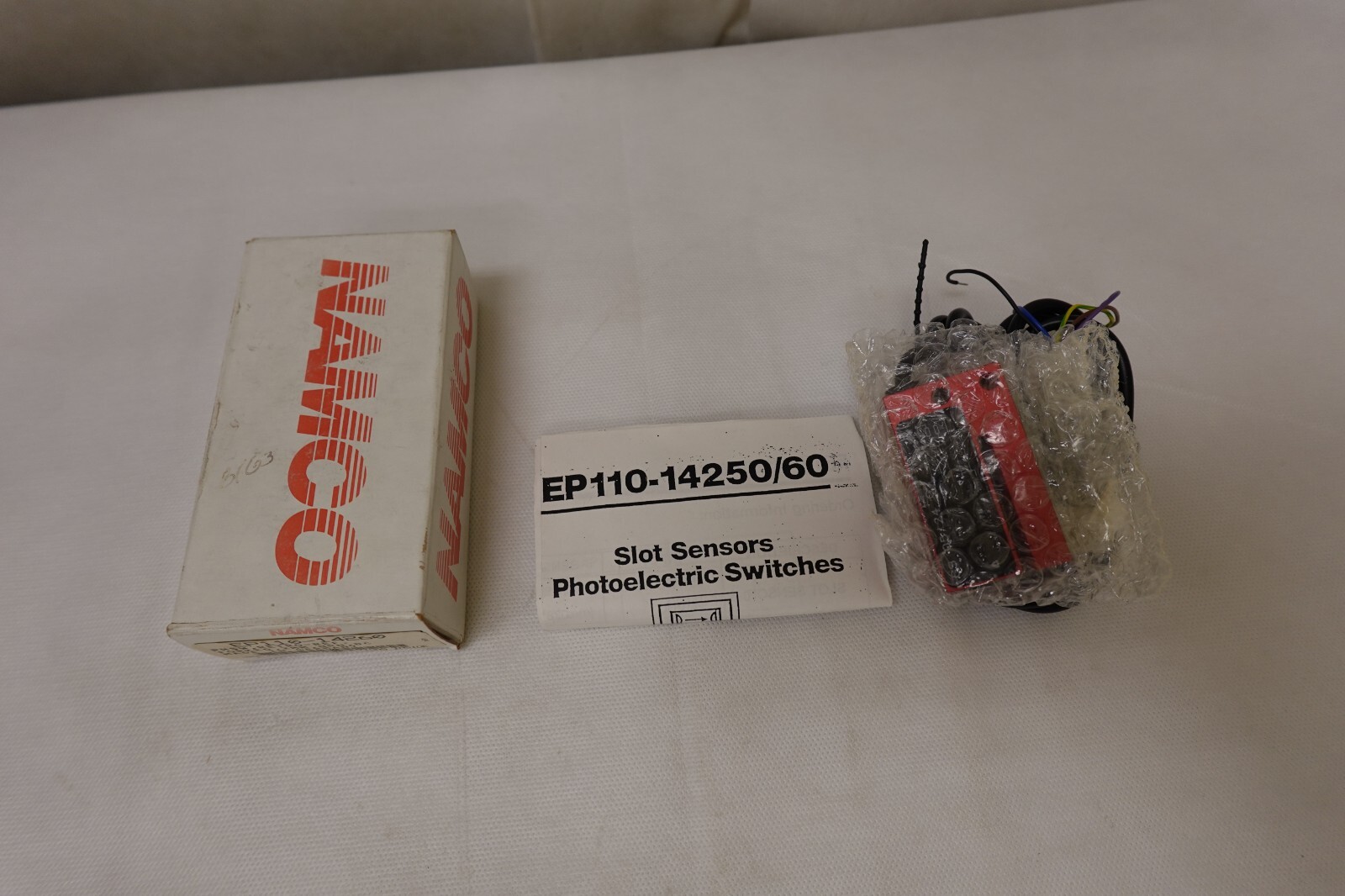 NAMCO EP110-14260 PHOTOELECTRIC SLOT SENSOR – RETRO-REFLECTIVE – GS05/2G LEUZE