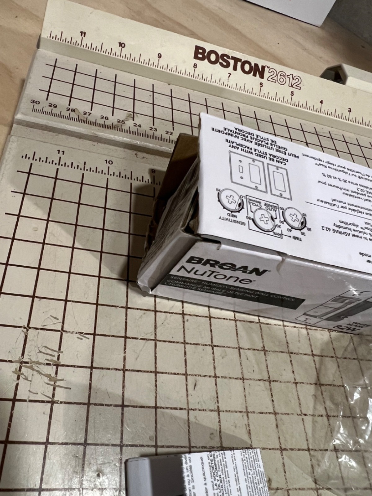 Broan NuTone 82W White Premium Humidity Sensing Wall Control 120VAC 60Hz