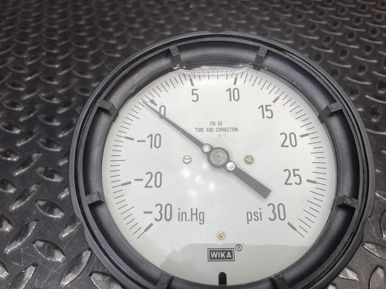 Wika 4.5″ Gauge, -30/30 in.Hg PSI, 316 SS, Oil Filled