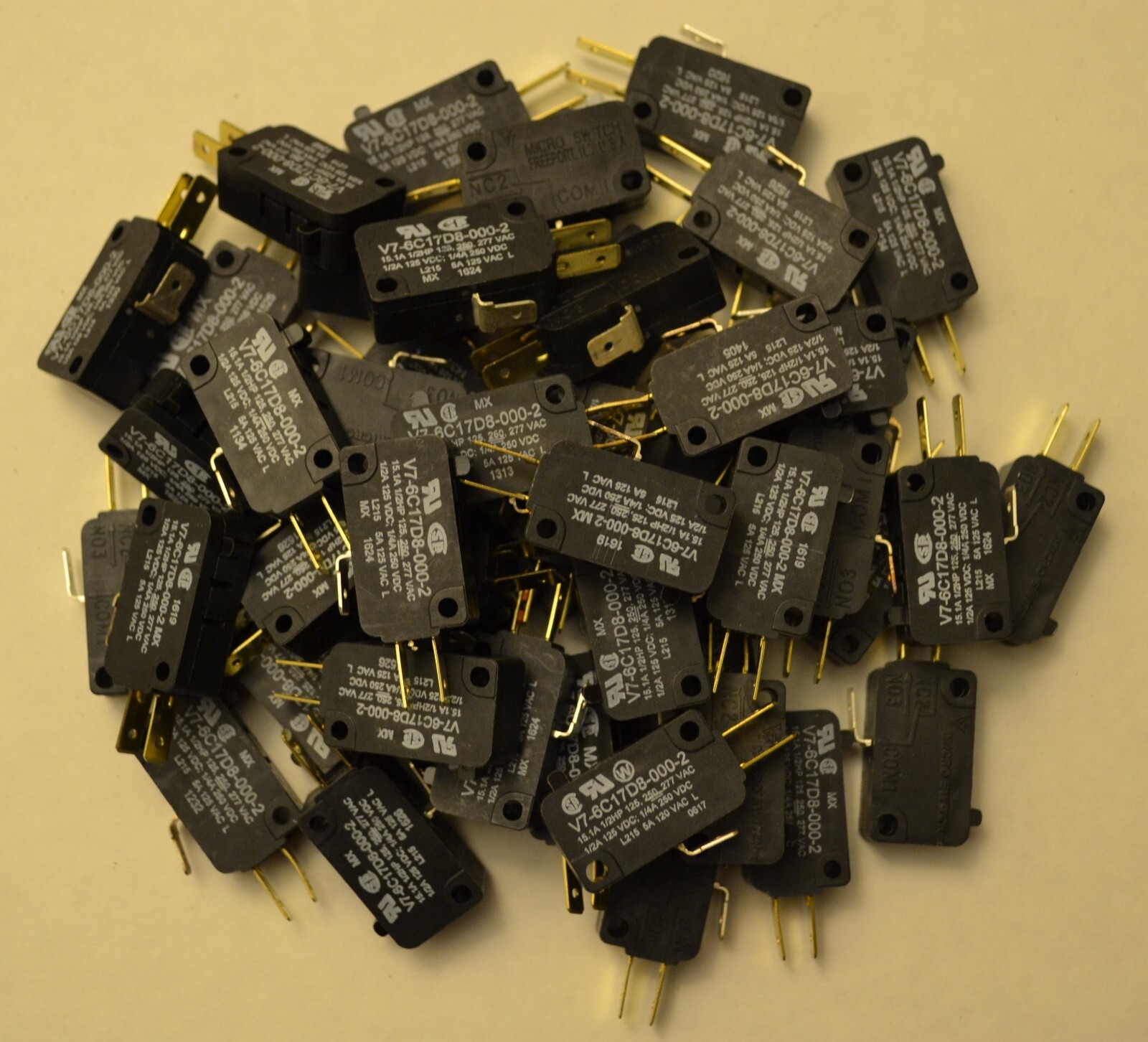 3 pieces V7-6C17D8-000-2 Honeywell Micro Switch