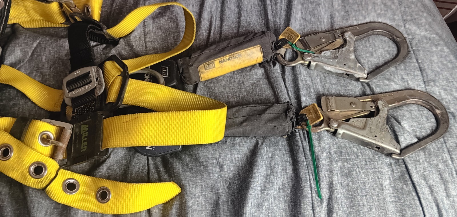 MILLER 6414NH/SBK FULL BODY HARNESS SIZE Small With 2 Nanoloks