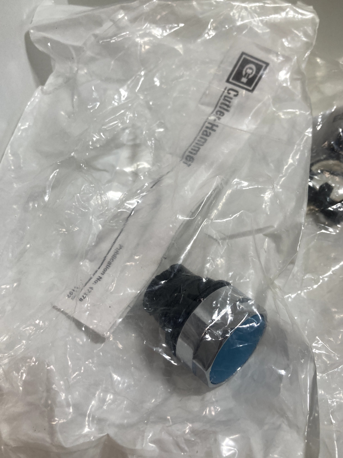 CUTLER HAMMER EM22P6 PUSHBUTTON OPERATOR FLUSH BLUE (LOT OF 2) NIB