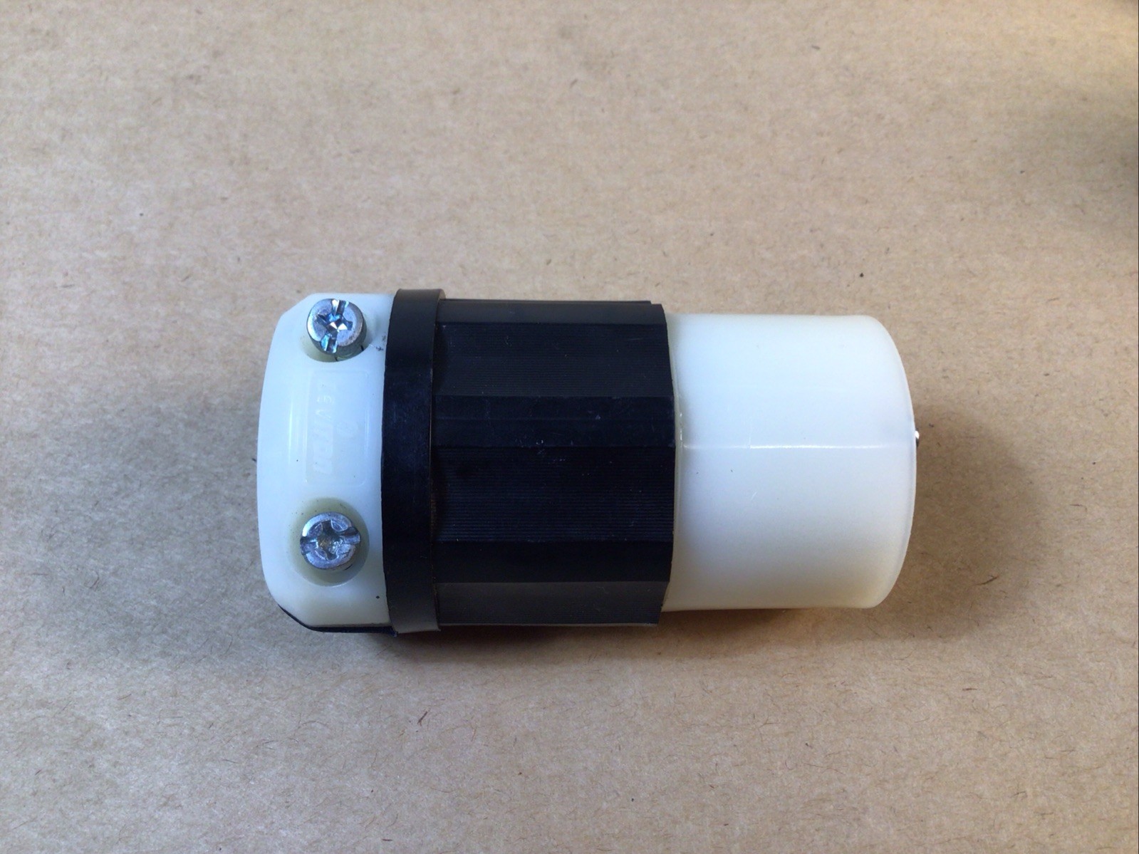 New HUBBELL HBL2643 TWIST-LOCK Plug 30A NEMA L8-30R