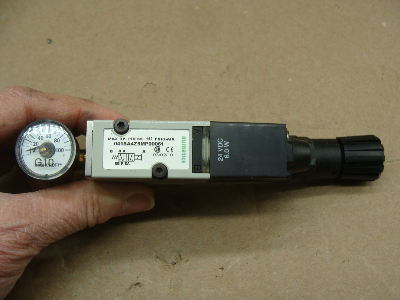 NUMATICS SOLENOID VALVE 041SA4Z5MP00061 W/PNEUMATIC REGULATOR 041RS7Z1JN00000