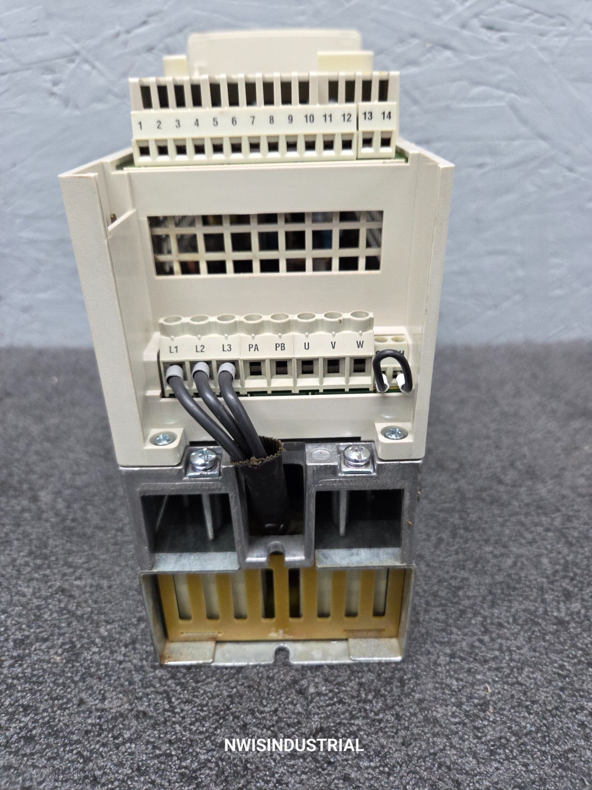 KEB F4 COMBIVERT DRIVE 09.F4.S1D-4A00 2.8KVA, 3PH, 480V