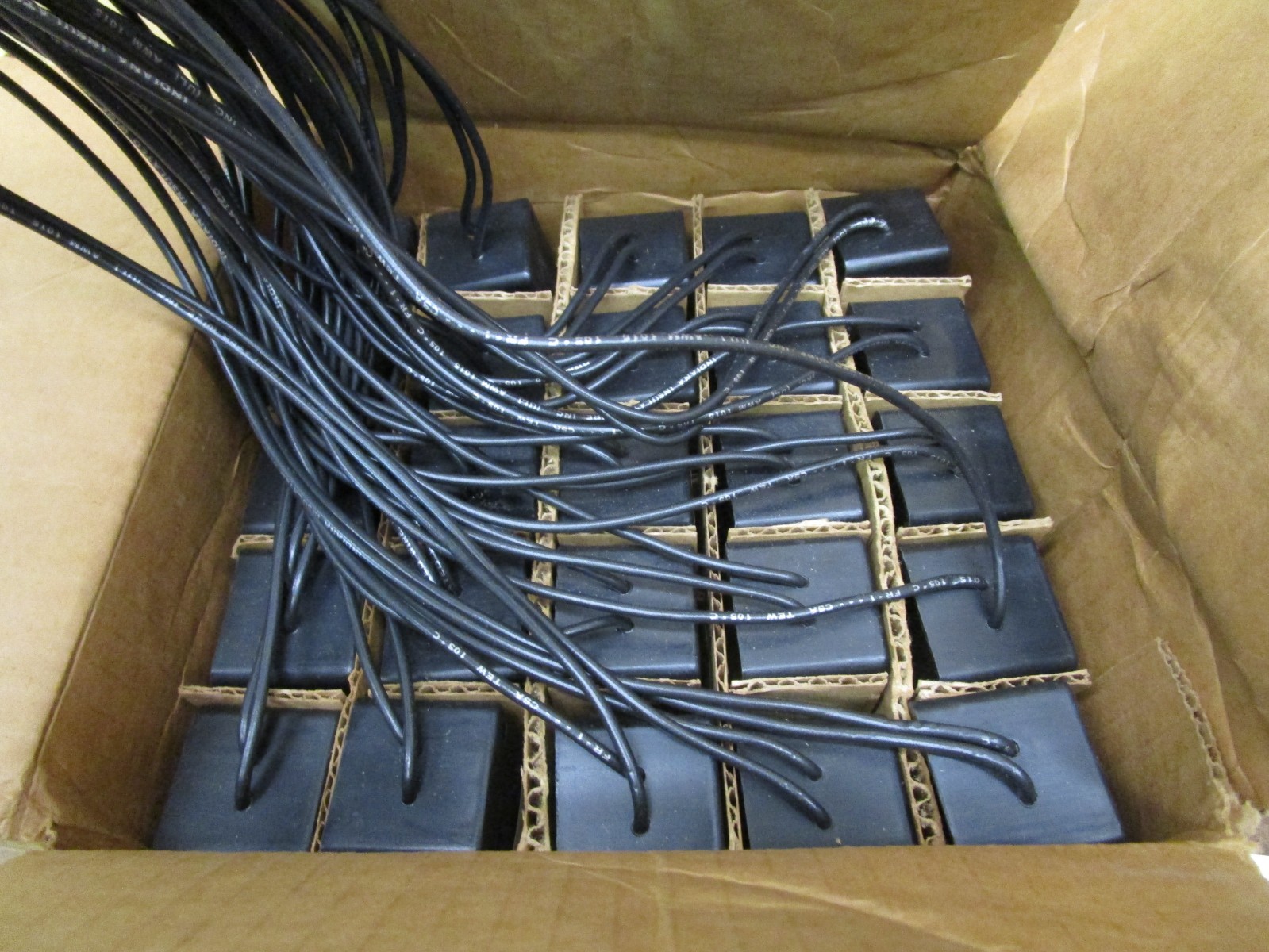 New Open Box of 25 Pieces Electrocube RG-1676-6 100Ohm 1W .1 MFG 2000V 51463LR