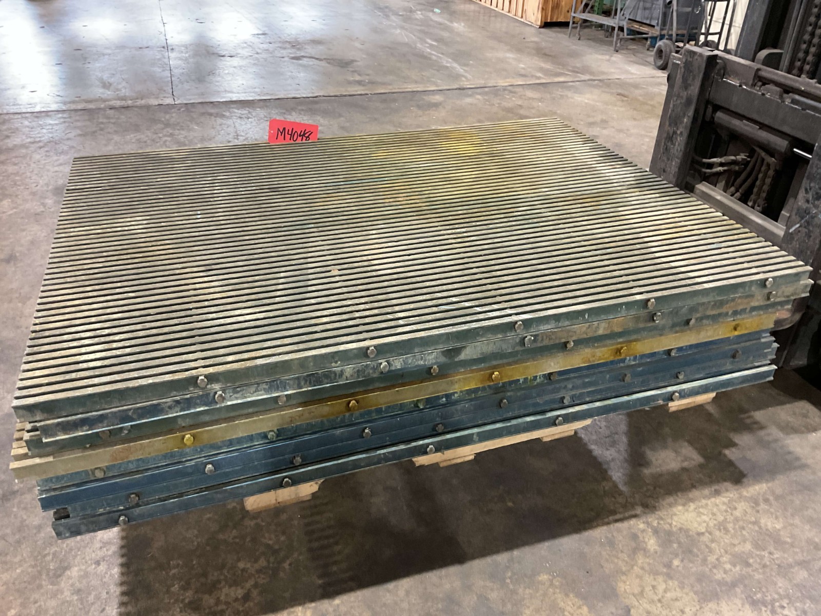 Pultruded Fiberglass Grating (1 Lot of 8) M4048