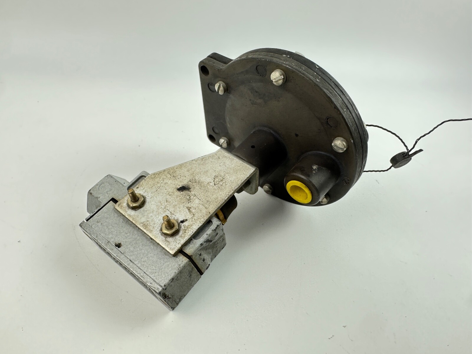 Amot Controls Regulator, Model 4144A001 UND LAB BZE6-2RN