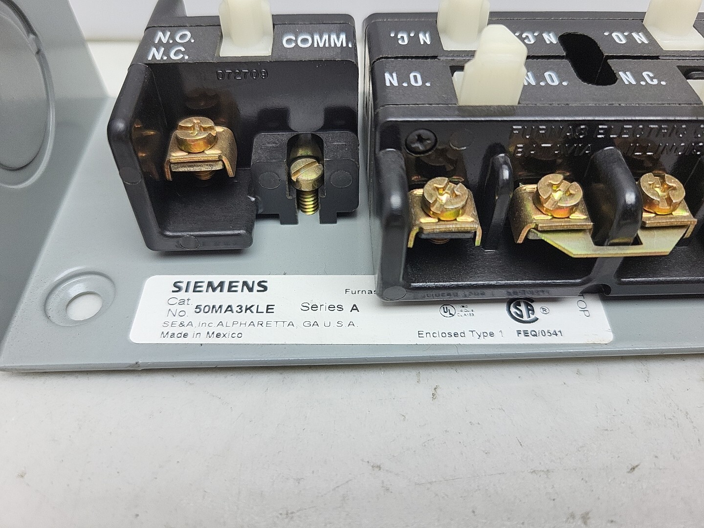 Furnas Siemens 50MA3KLE Forward Reverse Stop 3 Button Control Station *NO COVER