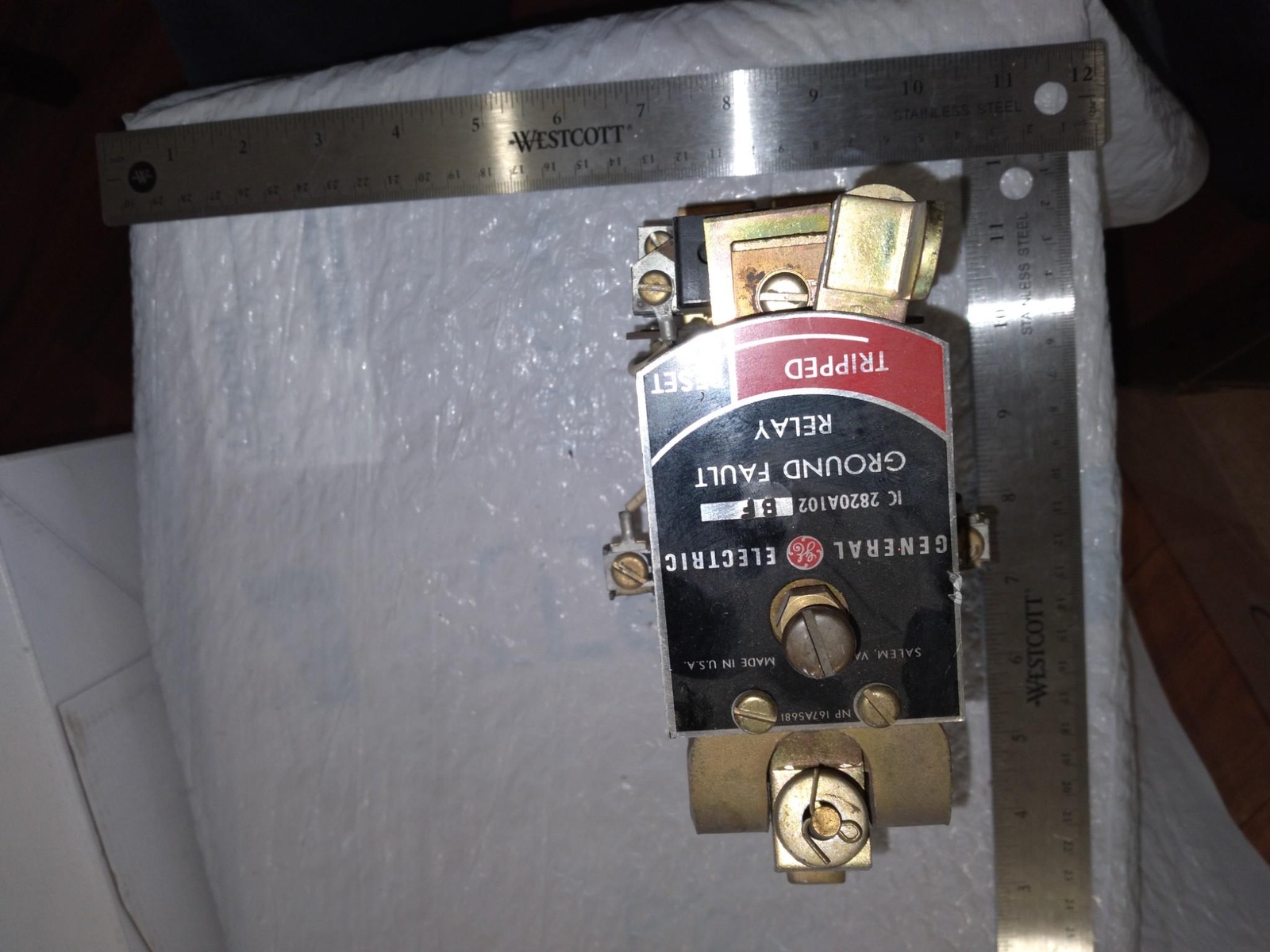 GENERAL ELECTRIC IC 2820A102BF GROUNF FAULT RELAY 20VDC 22D11G44A