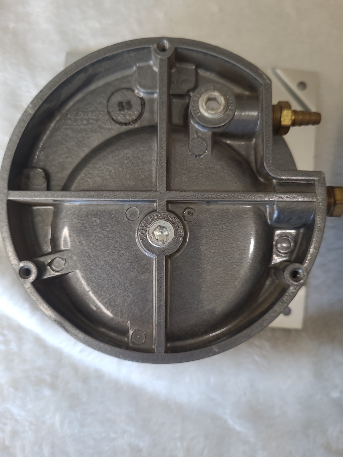 Dwyer 2301 Magnehelic Series 2000 Differential Pressure Gauge, Range 0.5-0-0.5WC
