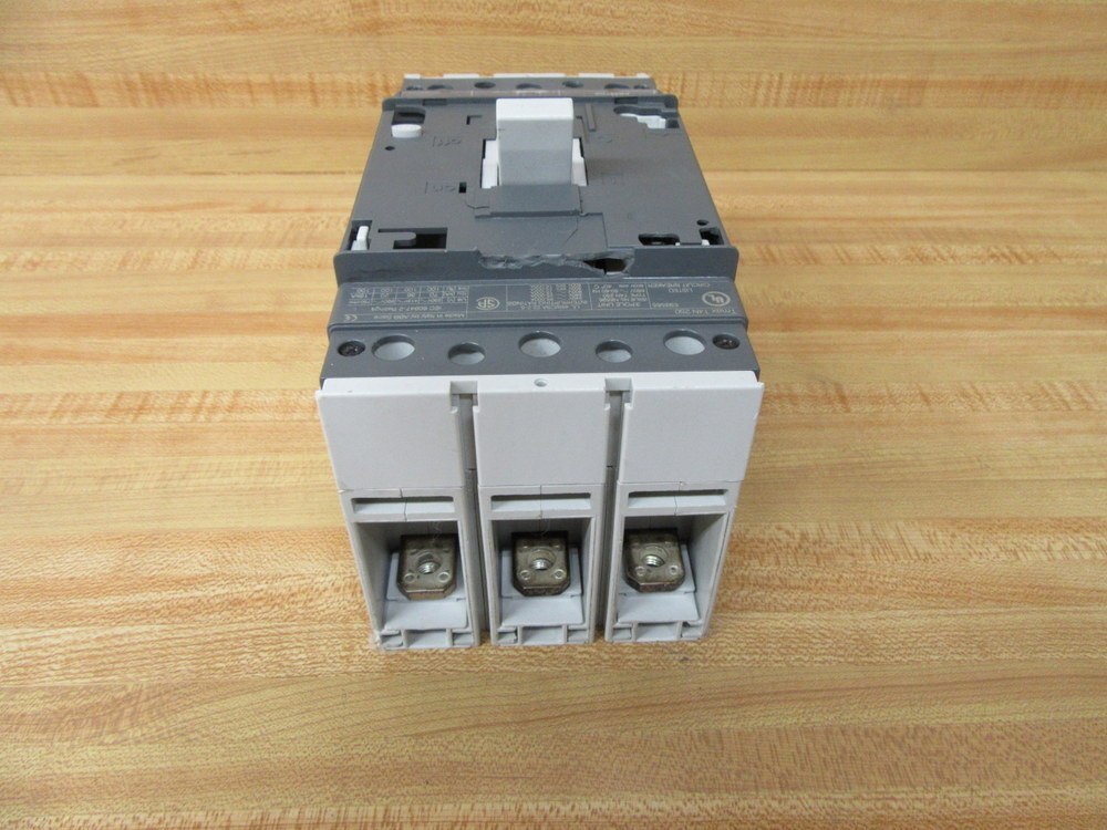 ABB Sace TMAX T4N 250 Circuit Breaker PR221DS 150 Amp/CRACKED HOUSING
