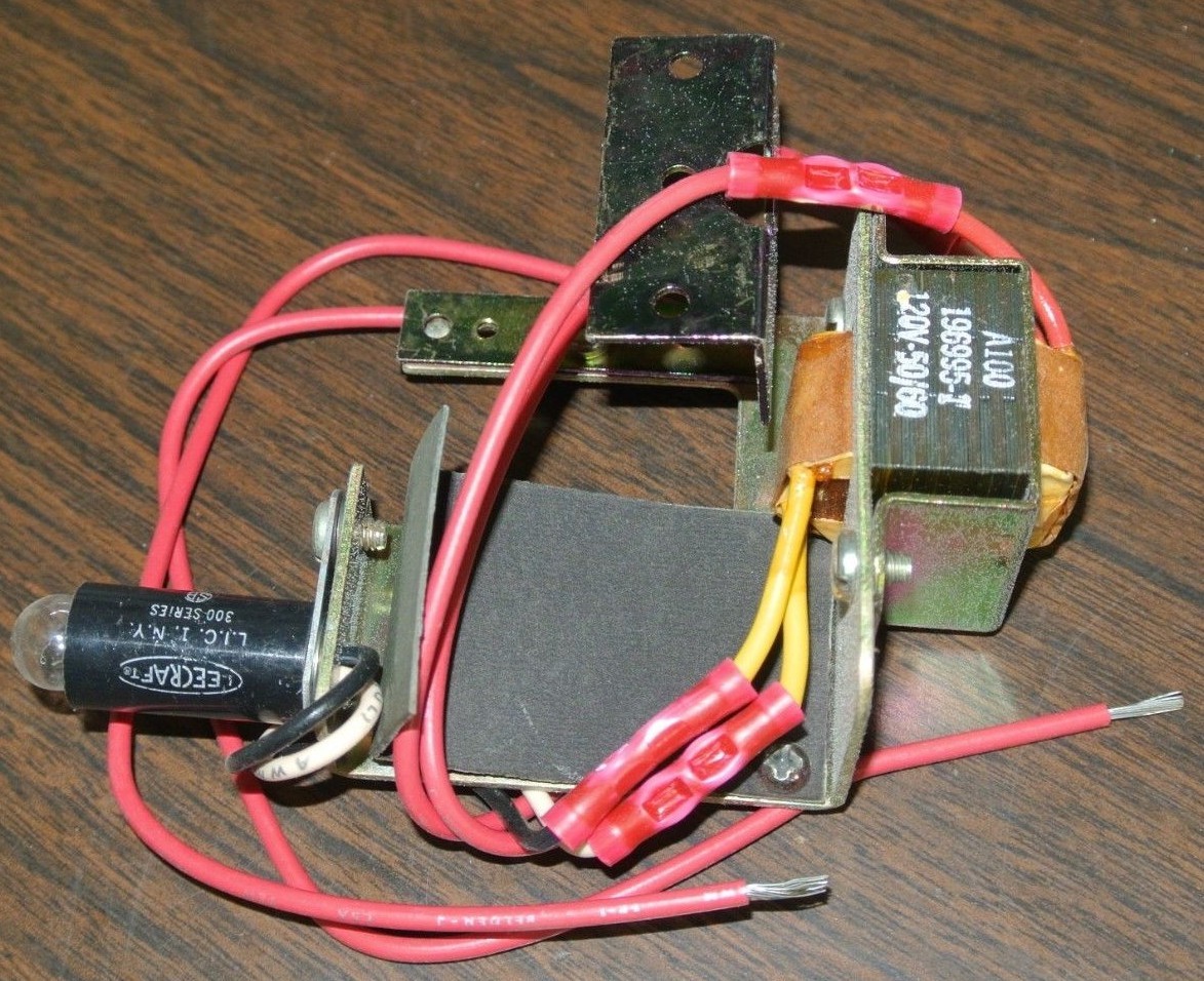 SYLVANIA / GTE KTM-21 PILOT LIGHT – RED LENS – 120V, 50/60Hz – NEW SURPLUS