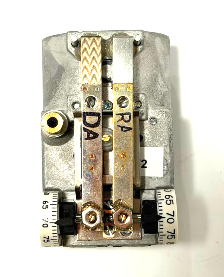JOHNSON CONTROLS T-4756-201 Pneumatic Thermostat
