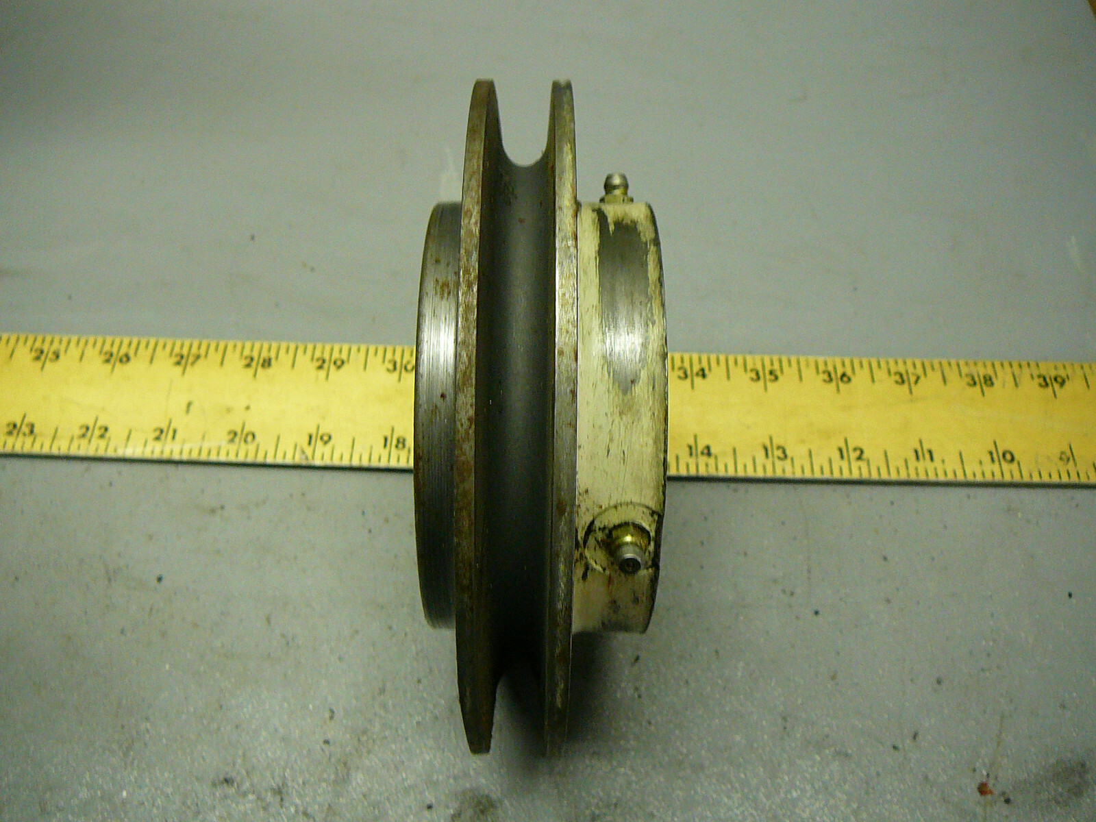GREASEABLE PULLEY 5-1/4″ OD 3-3/4″ ID
