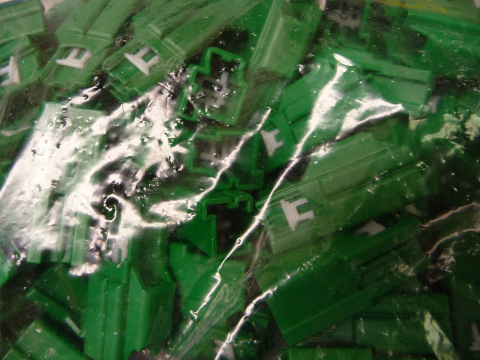 Yazaki 7282-6444-60 Qty of 15 per Lot 2 POS GREEN CONNECTOR PLASTIC 8 70