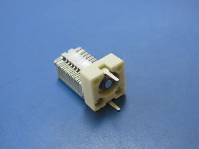 JOHNSON 189-0508-005 Qty of 10 per Lot VERITICAL PC MOUNT CAPACITOR