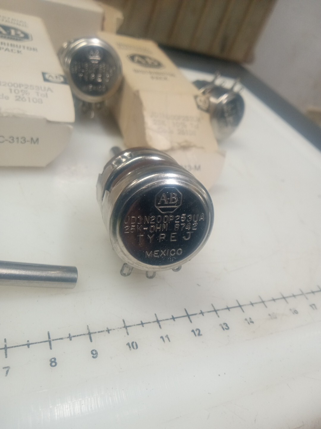 Allen Bradley JD1N200P253UA Potentiometer 25K 10% TOL Code 26108 TYPE J