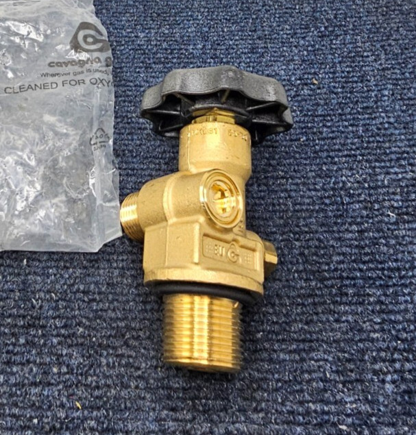 CAVAGNA CGA320R: ISO V-9, Y23-35 1.125″ 12 UNF Brass Cylinder Valve 3000PSI