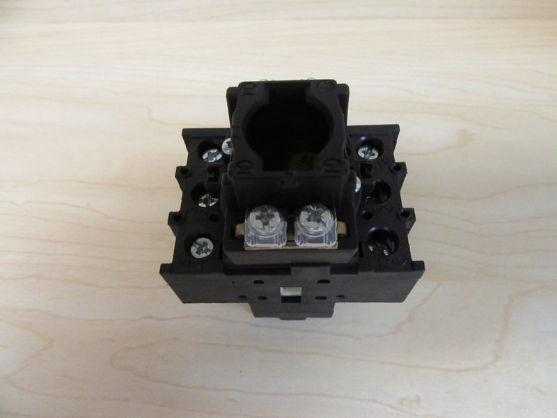 Moeller P1-25 Disconnect Switch Base P125