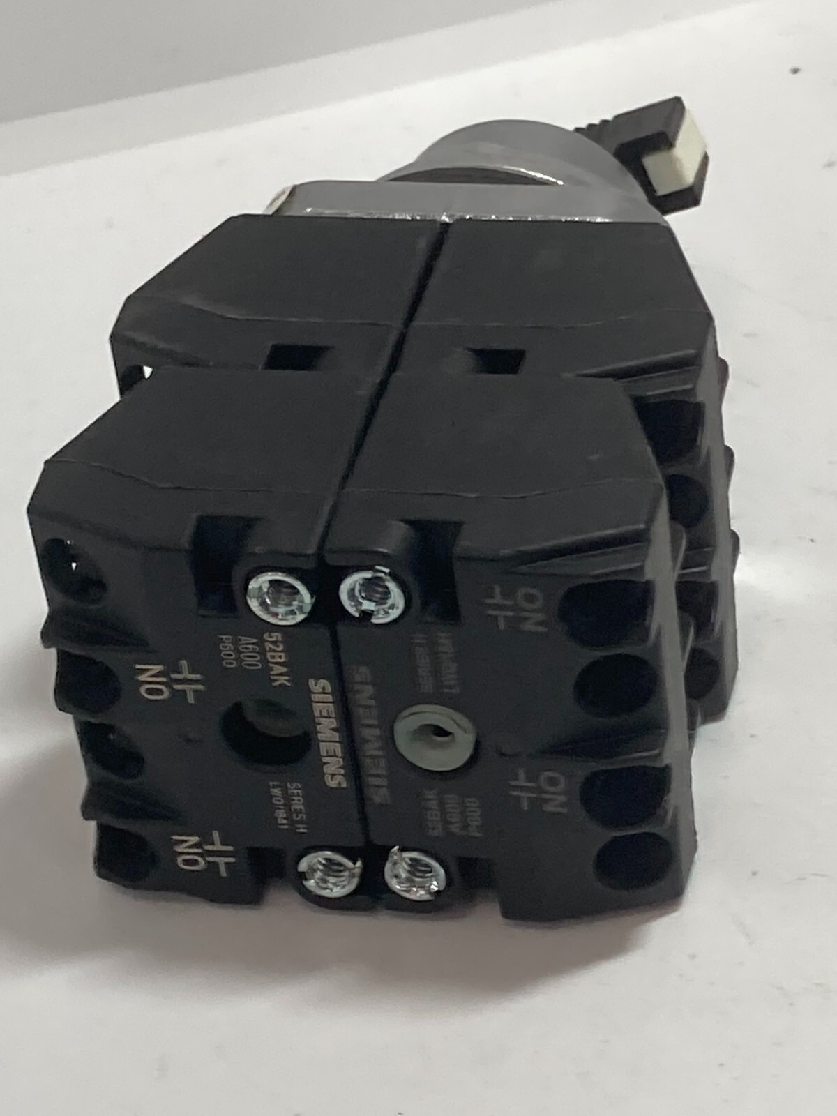 SIEMENS 52SA2HABJ2K2 SELECTOR SWITCH 4 POSITION MAINTAINED 2NO/2NC NNB