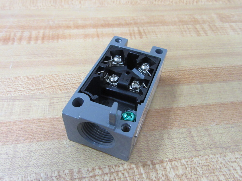 Cutler Hammer E50RA20 Eaton Receptacle