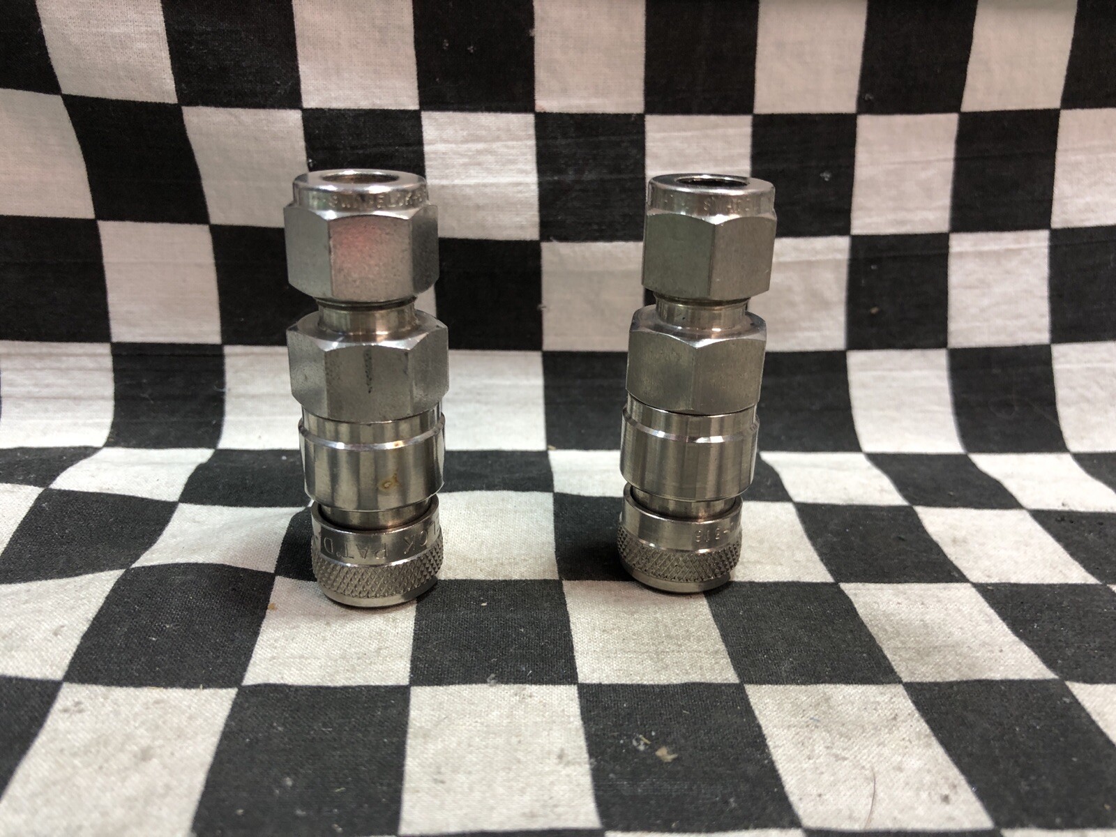 SWAGELOK QUICK CONNECT 3/8″ WITH VALVE, LOT OF 2, SHIPSAMEDAY #Y36