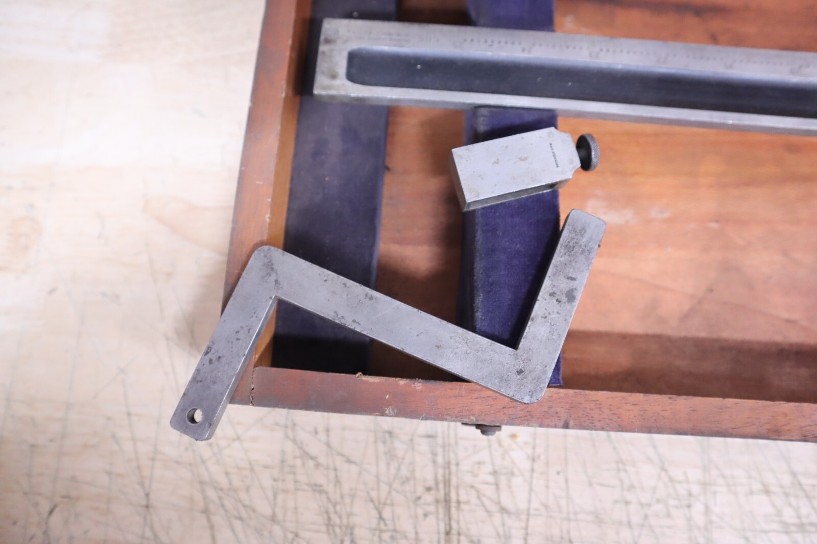 Nice Used Vintage Brown & Sharpe 585 Height Gage W/ Wooden Case 0-11″ Tools Weld