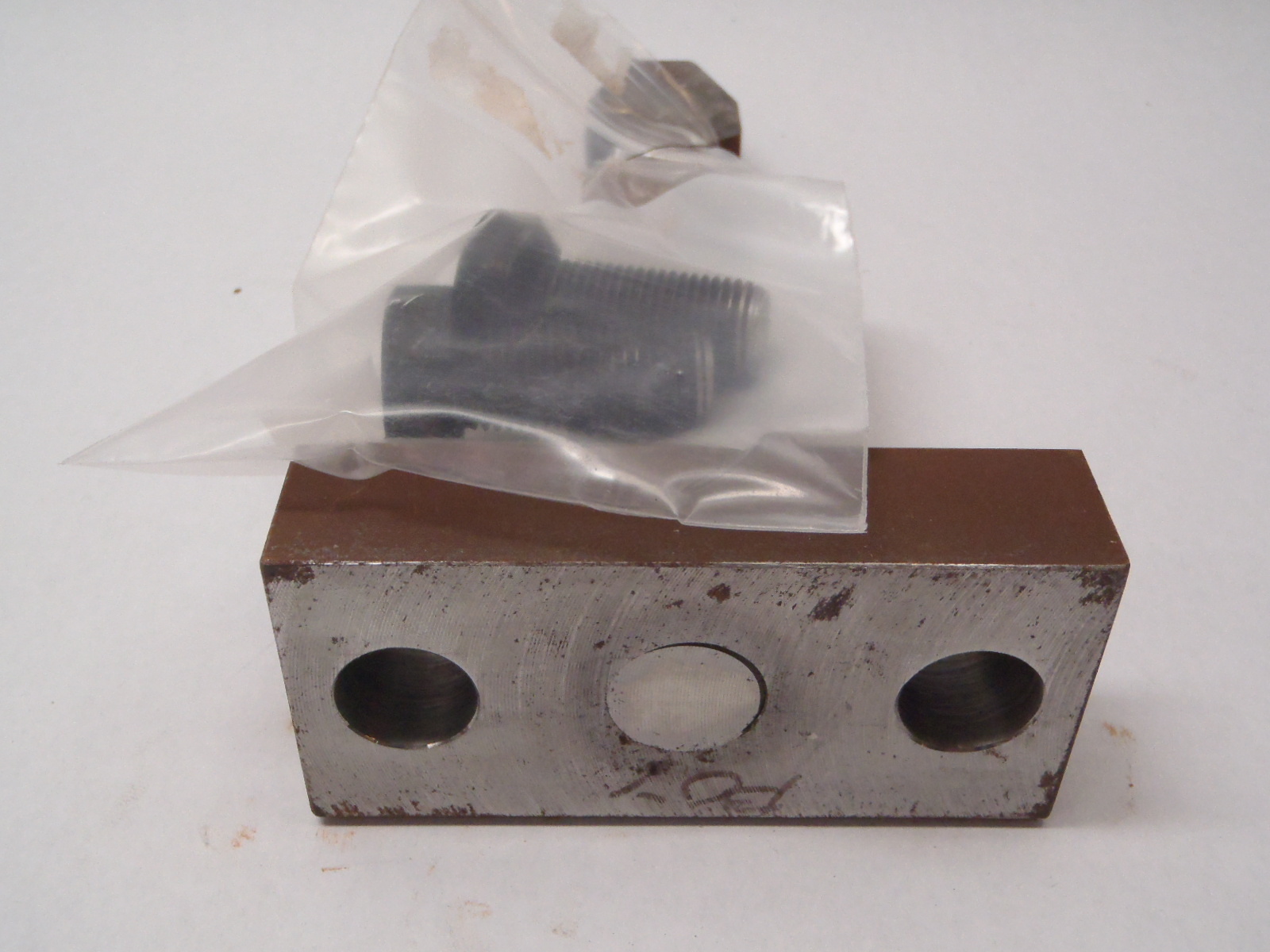WEIR 29373438332000 LOWER STOP BRACKET W/SET SCREWS 7-15/16″ H
