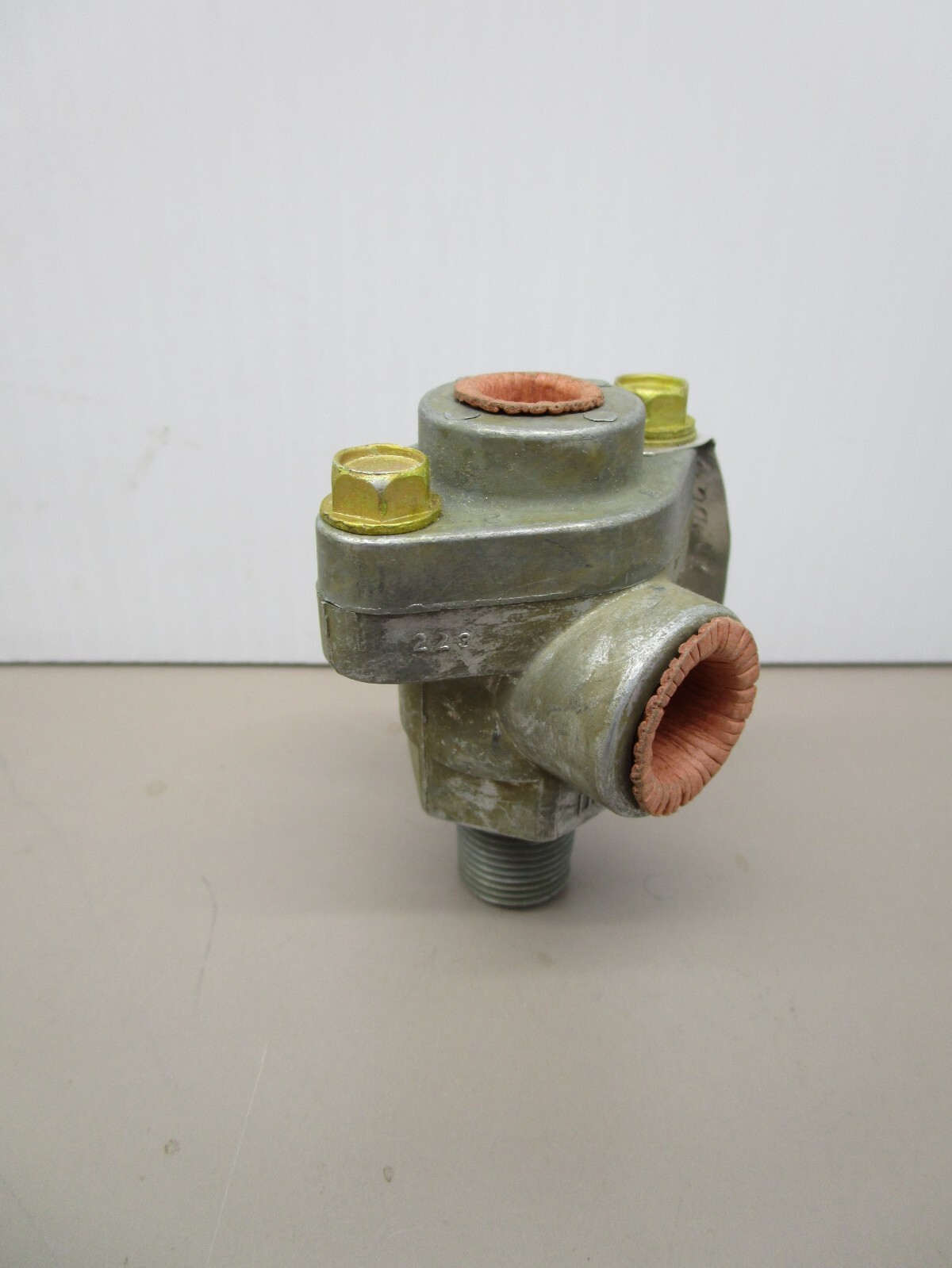 Bendix 278598 DC-4 Double Check Valve for Air Brake Systems
