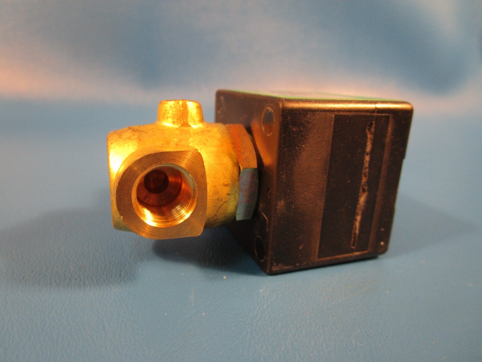 ASCO SCE374A017V, Solenoid Valve, G1/4, 2.7mm Orifice, Brass Body