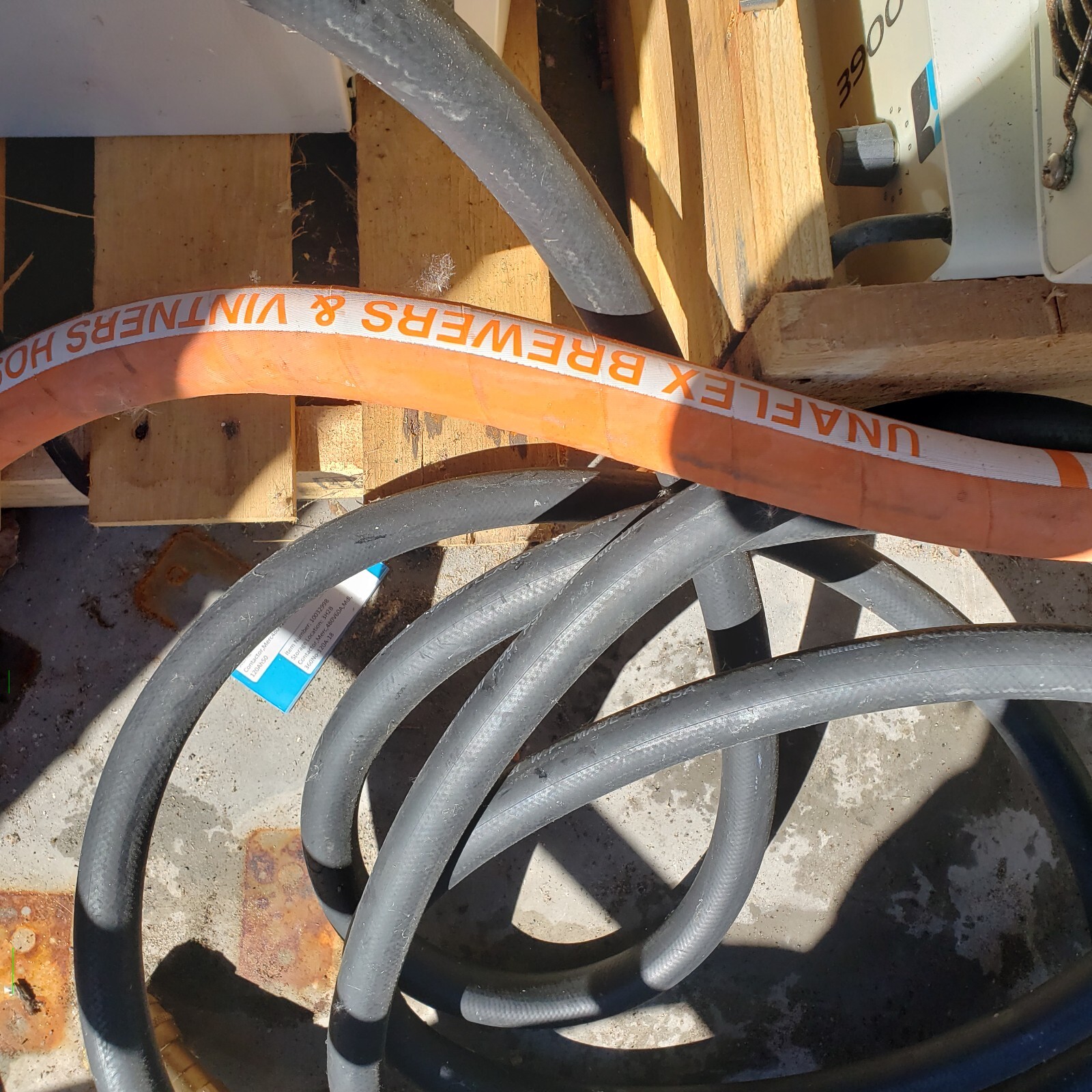 HUGE Lot of Brewer Vintners Hose (15′) w/ connectors # Type 725 & 98129909 (25″)