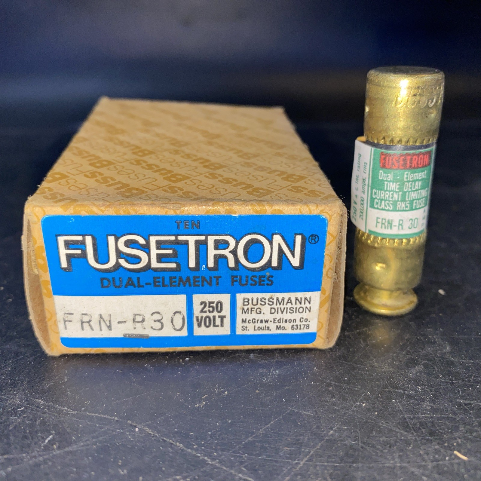 Box of 8 Bussmann FRN-R30 R 30 Fusetron Fuse 250 V NOS